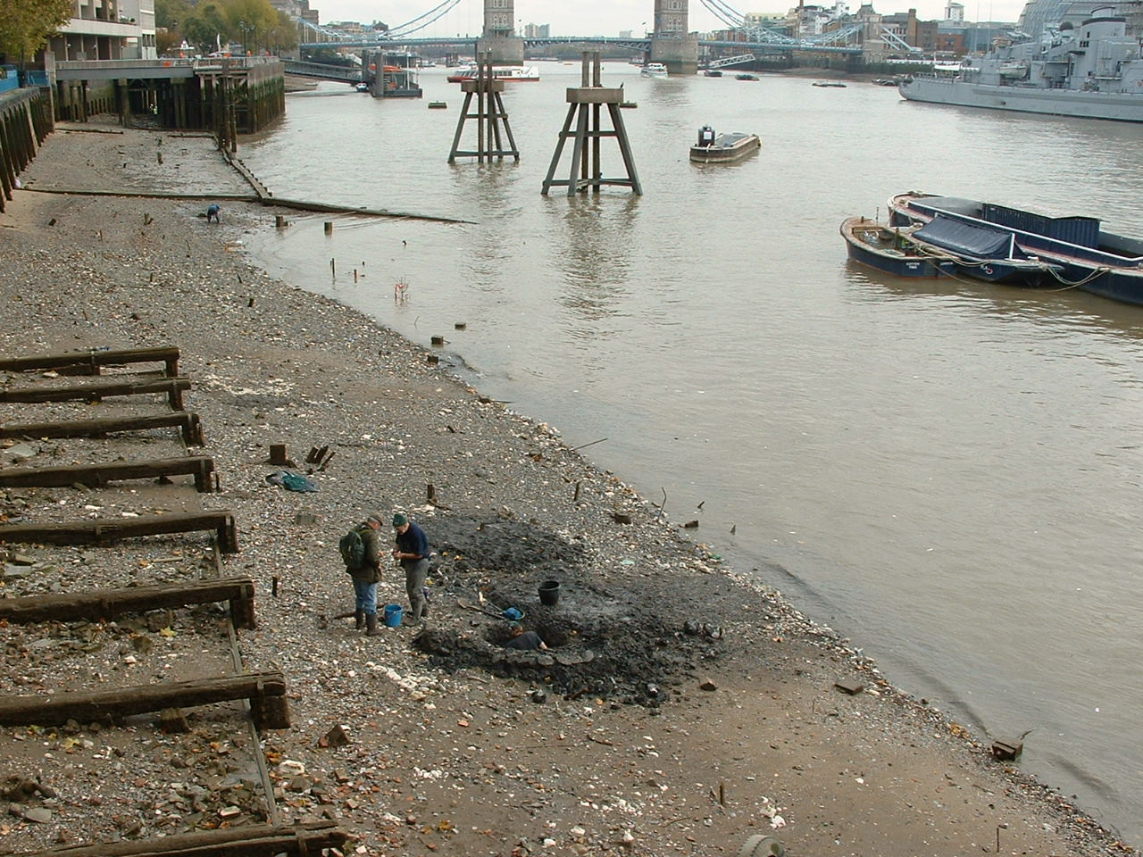 Mudlarks on the Thames